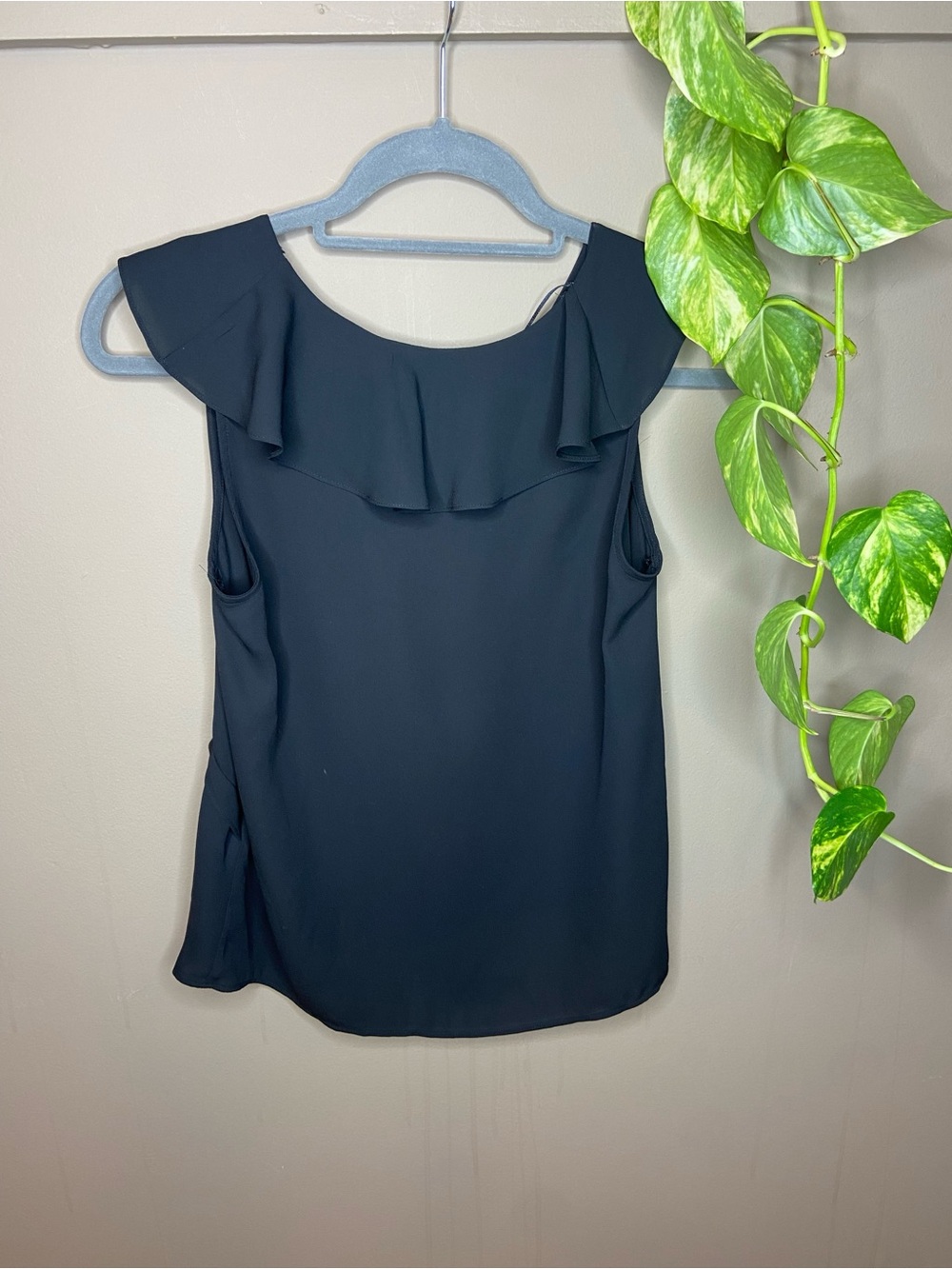 Zara Basic Ruffle Tank Top - Picture 2 of 3